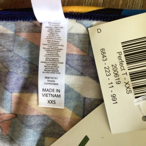 LuLaRoe Disney Frozen Olaf Snowman Print Perfect Tee Size XXS - Picture 6 of 7